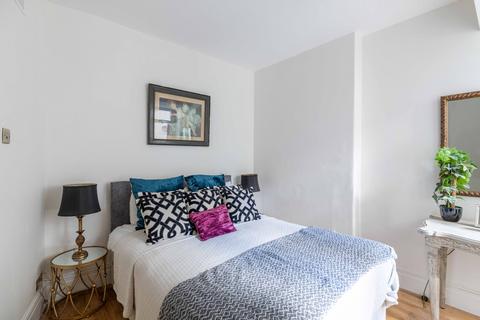 3 bedroom flat to rent, Cadogan Square, Knightsbridge, London, SW1X