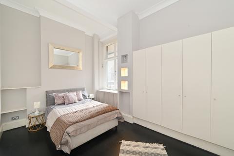 3 bedroom flat to rent, Cadogan Square, London, SW1X