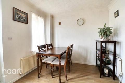 2 bedroom semi-detached house for sale, St Andrews Close, Sutton