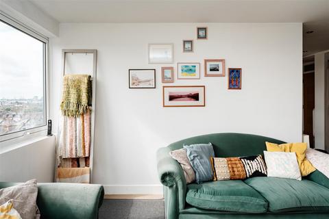 2 bedroom flat for sale, Seven Sisters Road, Finsbury Park