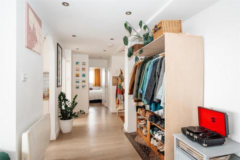 2 bedroom flat for sale, Seven Sisters Road, Finsbury Park