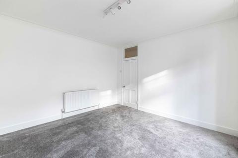 2 bedroom flat to rent, Anselm Road, Fulham, London, SW6