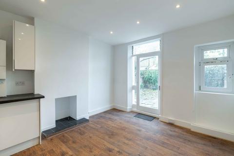 2 bedroom flat to rent, Anselm Road, Fulham, London, SW6