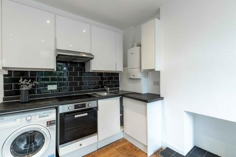 2 bedroom flat to rent, Anselm Road, Fulham, London, SW6