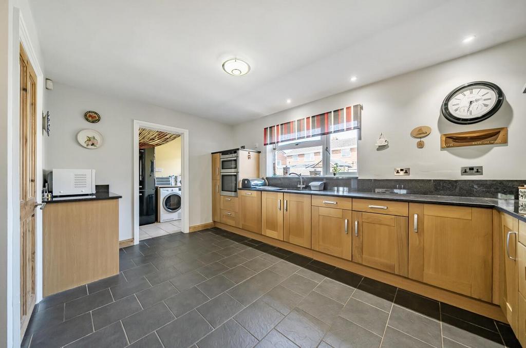 Kitchen3.jpg