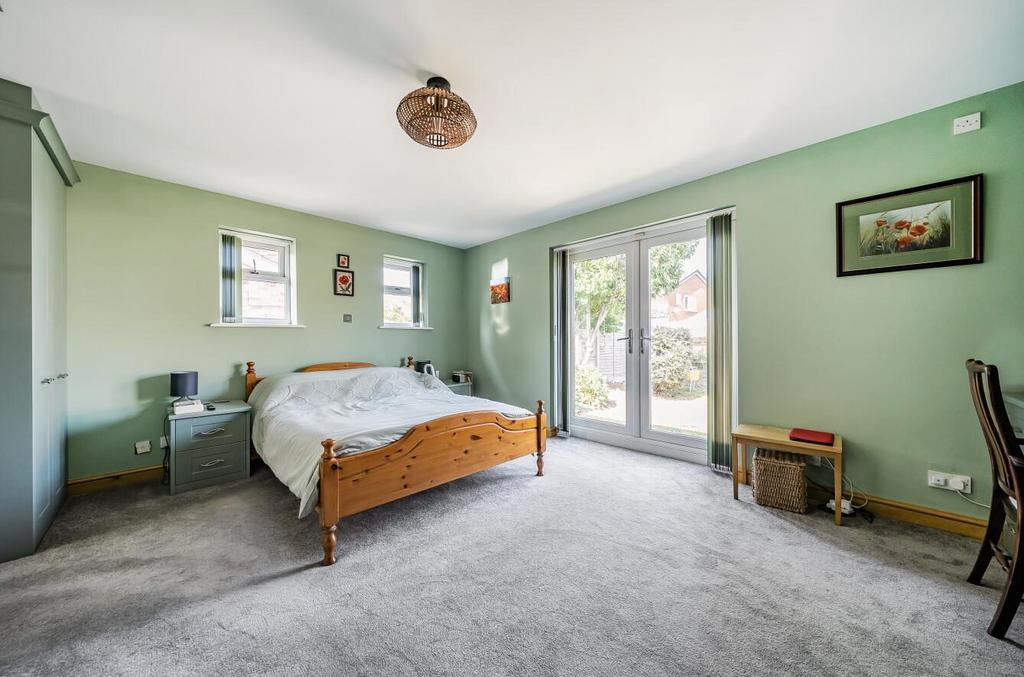 Bed1.jpg