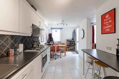 2 bedroom flat to rent, Walham Green Court, Fulham, London, SW6