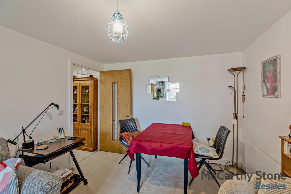 8660042-interior08-800.jpg