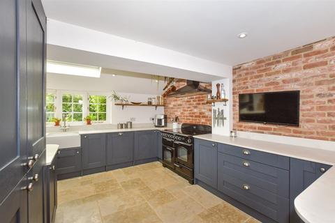 4 bedroom cottage for sale, Lenham Road, Headcorn, Maidstone, Kent