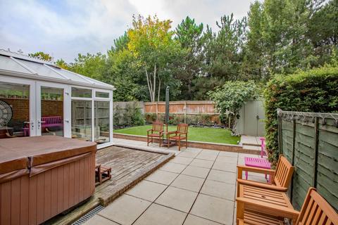 8 Daisy Close, Corby, NN18 8LD