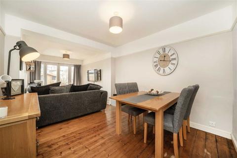 2 bedroom flat to rent, Blackmores Grove, Teddington TW11