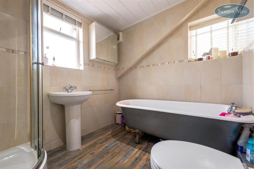 POT HOUSE - bathroom 428.jpg