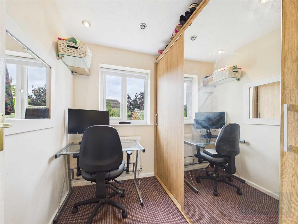 Bedroom / Study