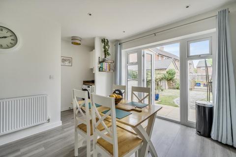 undefined, Carterton,  Oxfordshire,  OX18
