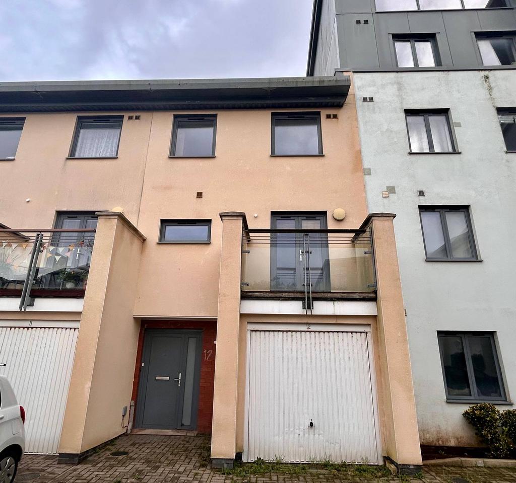 4 bed town house to rent