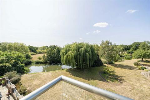 Esher Road, Walton-On-Thames KT12