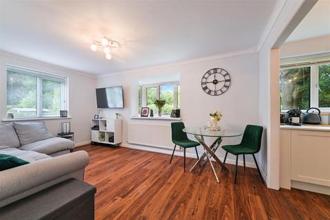 35 Sevenoaks Close, Sutton, SM2 6NL