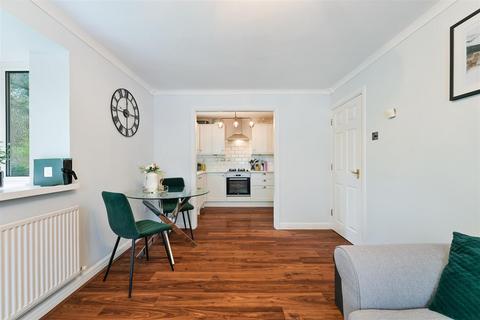 35 Sevenoaks Close, Sutton, SM2 6NL