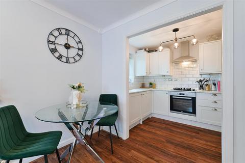 35 Sevenoaks Close, Sutton, SM2 6NL