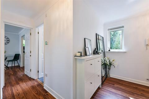 35 Sevenoaks Close, Sutton, SM2 6NL