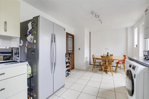 6 Cavell Close, Nottingham, NG11 8PW