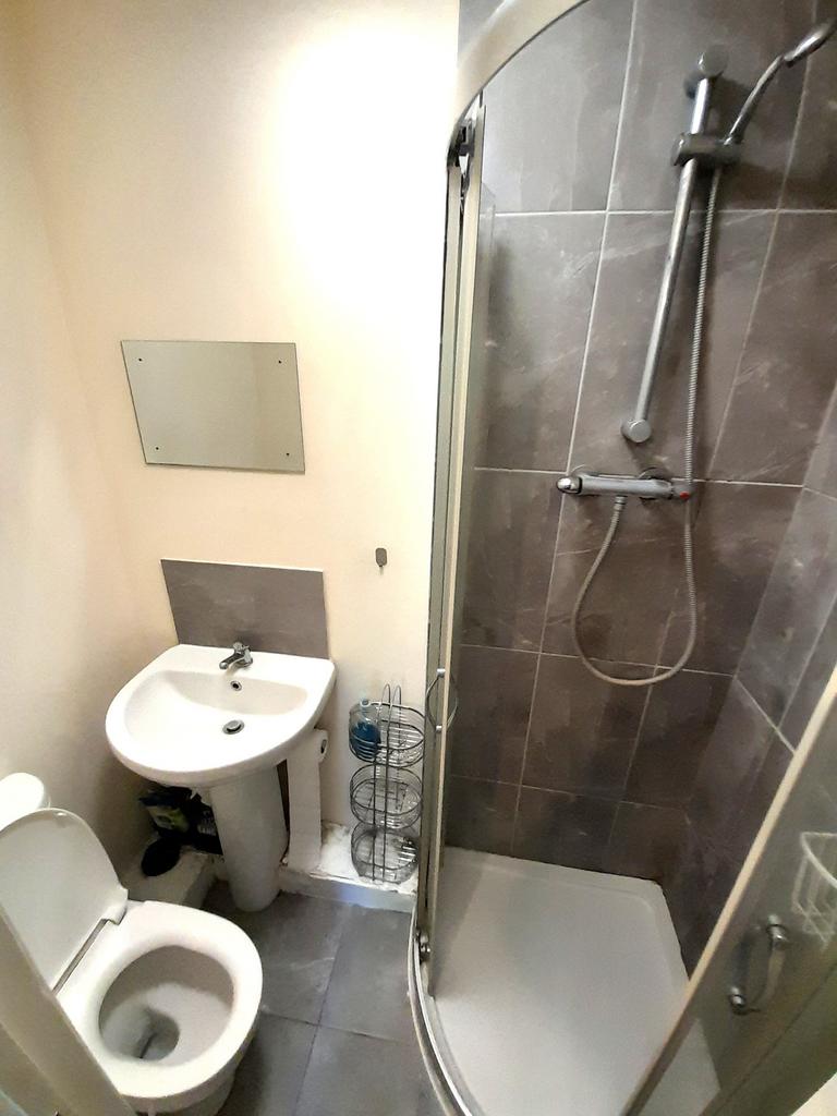 Gf rear en suite