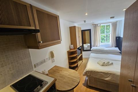 Studio to rent, Cartwright Gardens, London, WC1H