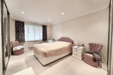 2 bedroom flat for sale, Canford Cliffs