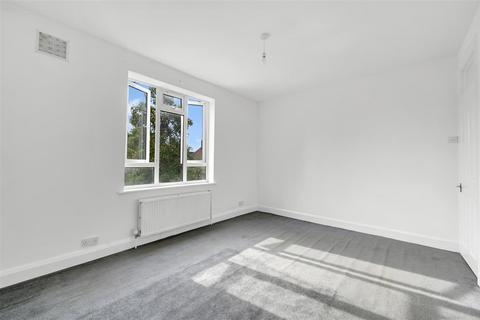3 bedroom flat for sale, All Souls Avenue, London NW10
