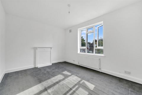 3 bedroom flat for sale, All Souls Avenue, London NW10