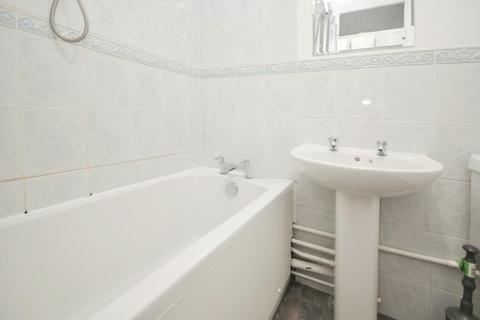 2 bedroom flat for sale, Eagle Way, Warley, Brentwood