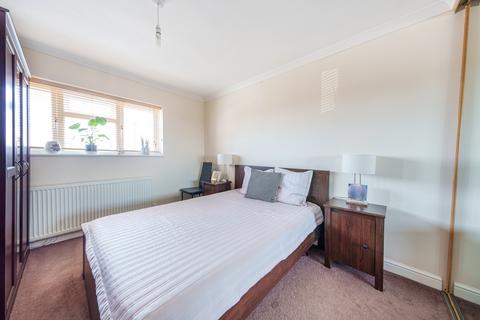 undefined, Queensway, Maidenhead, SL6