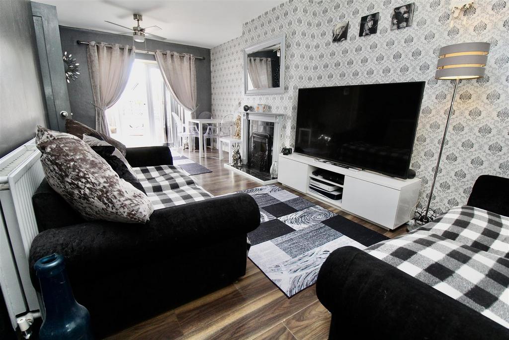 Lounge/Dining Room