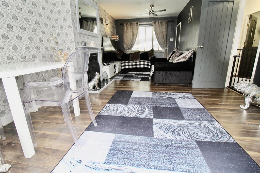 Lounge/Dining Room