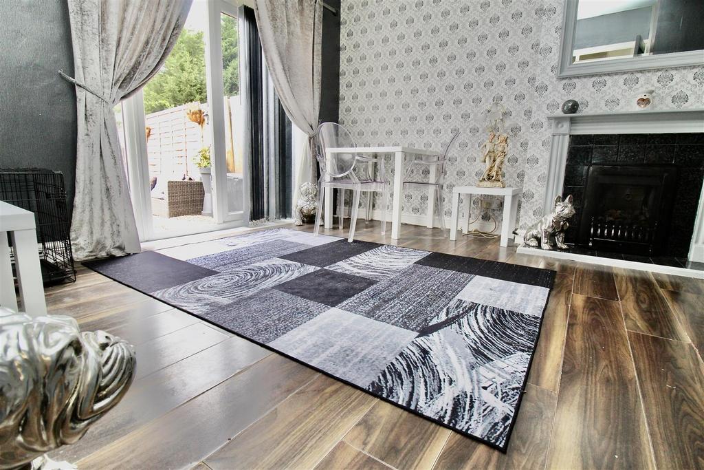 Lounge/Dining Room