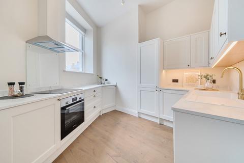 2 bedroom flat for sale, Park Road, Hampton Wick, KT1