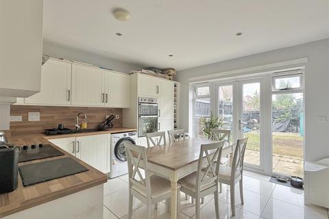 3 bedroom semi-detached house for sale, Birdwood Crescent, Bideford EX39