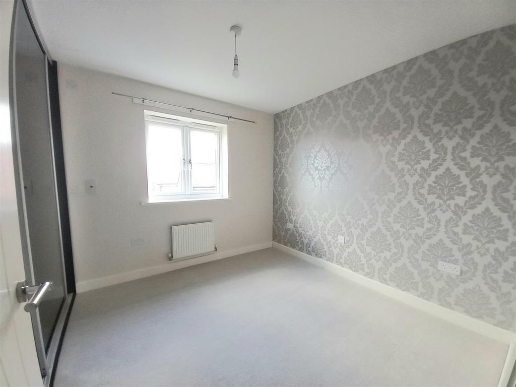 10 Birdwood Cres Mas Bed.jpg