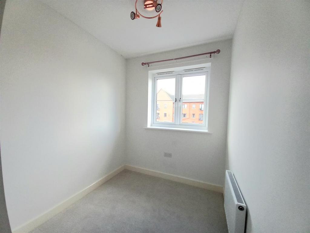 10 Birdwood Cres Bed 3.jpg