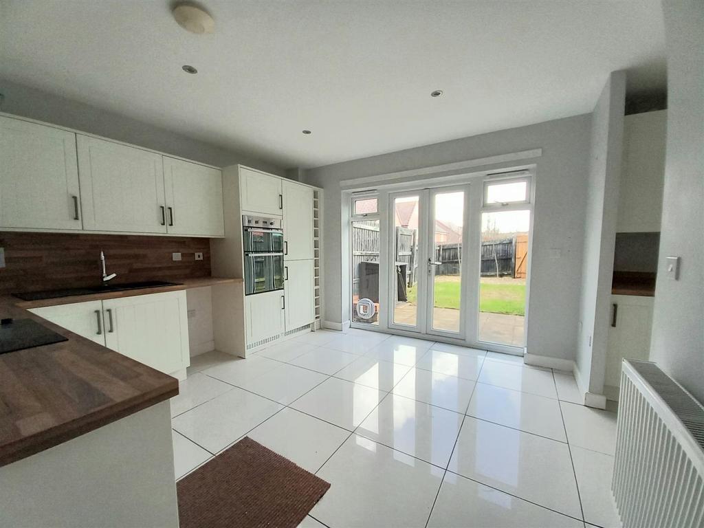 10 Birdwood Cres Kitchen.jpg