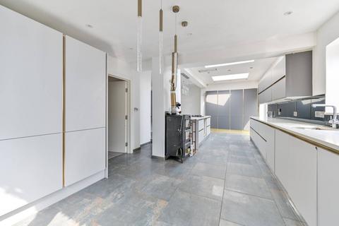 undefined, Lynton Close, Isleworth, TW7