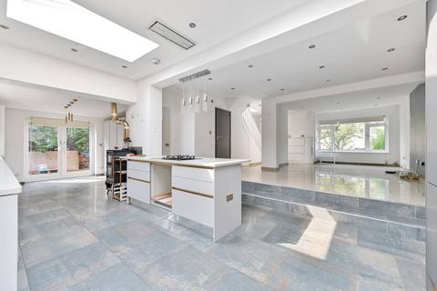 undefined, Lynton Close, Isleworth, TW7
