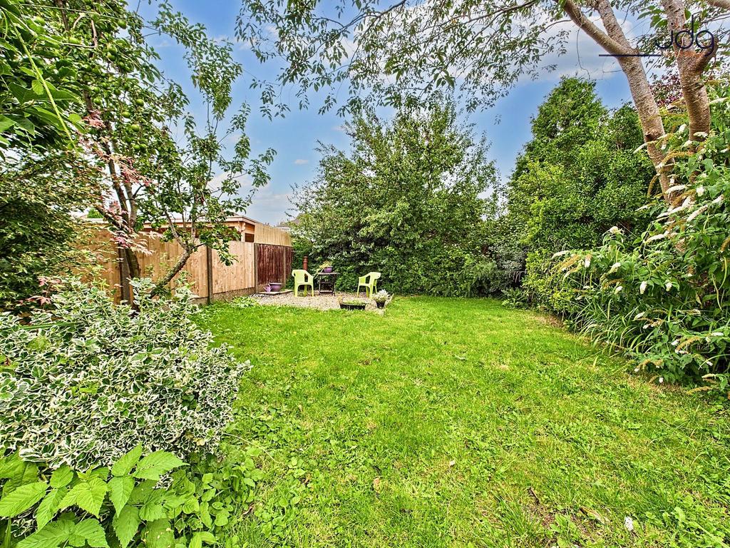 Spacious Garden with fruit trees