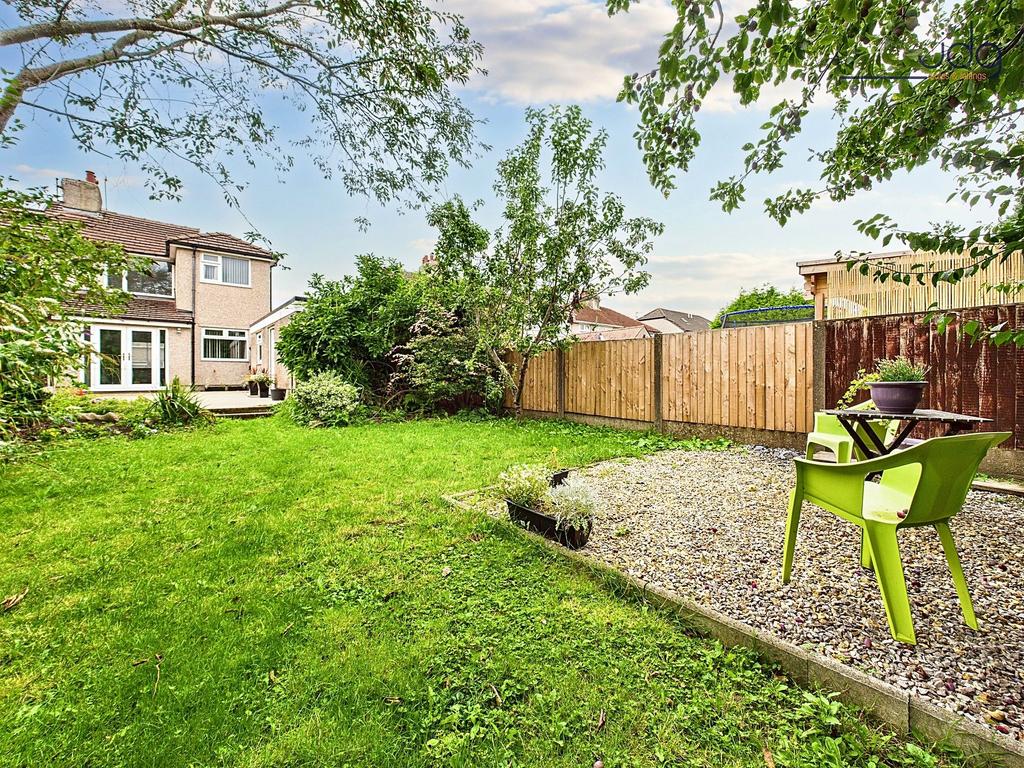 Spacious Garden with fruit trees, rear of the...