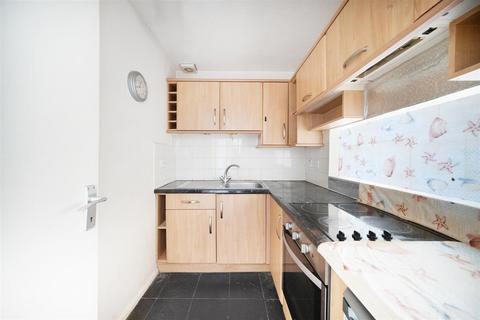 2 bedroom flat for sale, Coopers Close, London