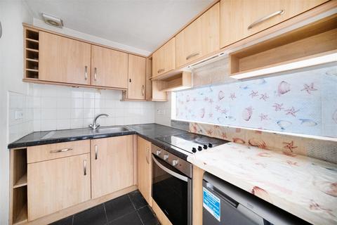 2 bedroom flat for sale, Coopers Close, London