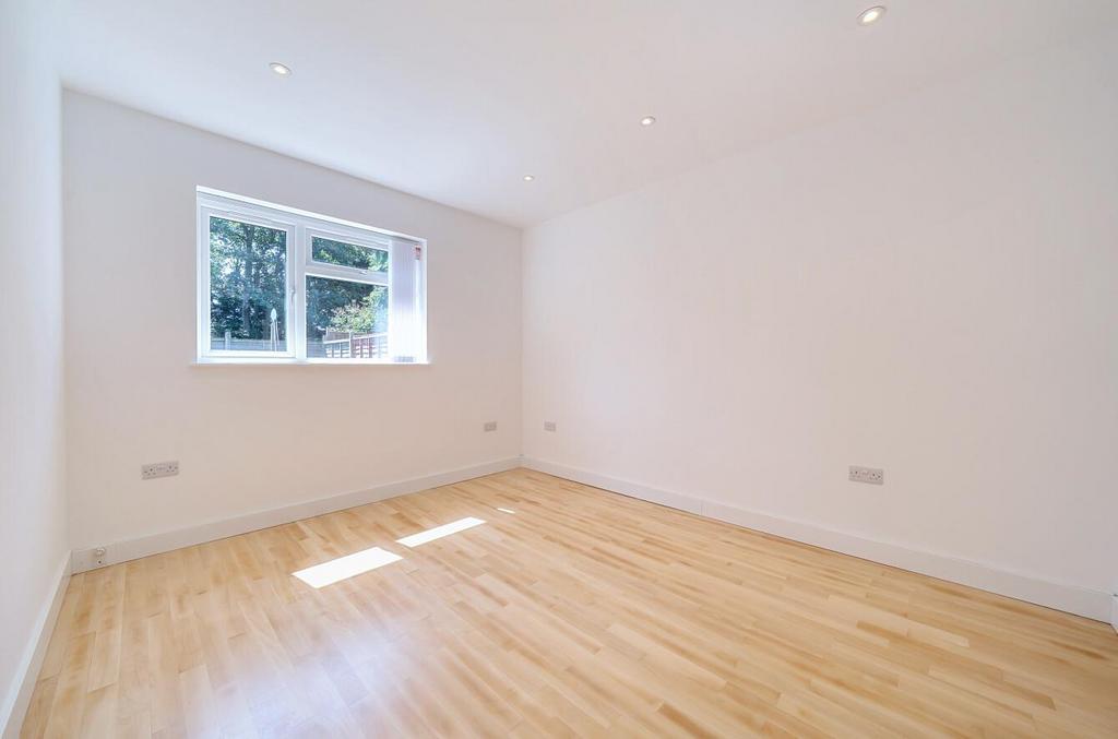 Bedroom 1.jpg