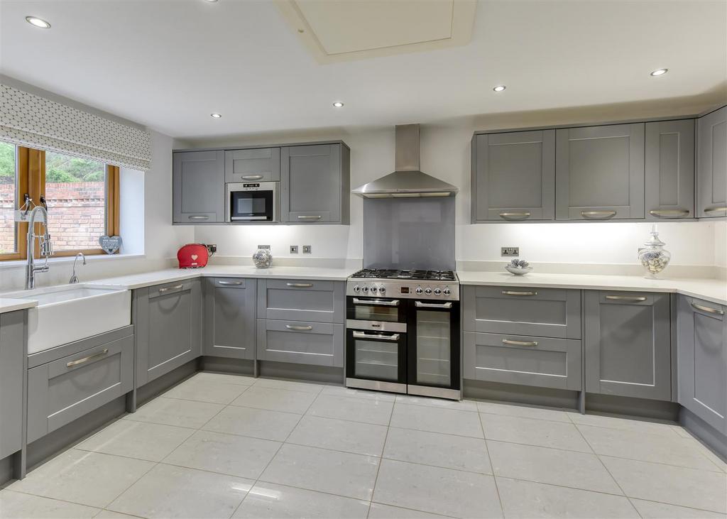 Wentworth Barn-kitchen.jpg