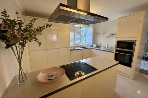 undefined, 5, Liverpool L23