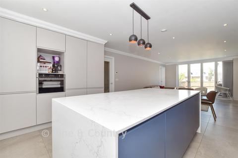 undefined, High Road, Chigwell, Essex